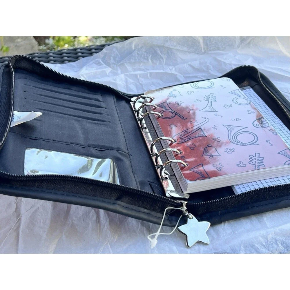 1997Disney Store Winnie The Pooh embroidered ￼laid Zip Planer Organizer Vintage